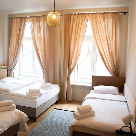 Hotelik Relax H360 Лодзь Экстерьер фото