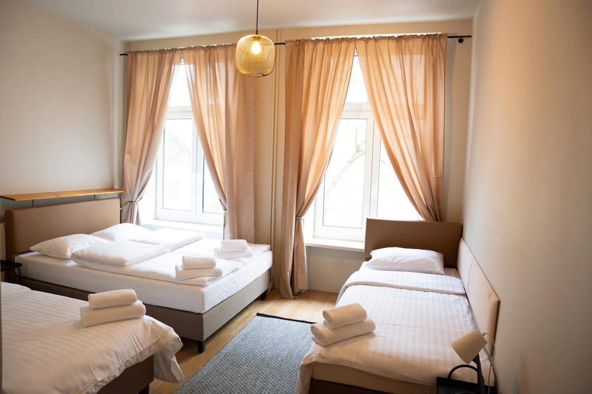 Hotelik Relax H360 Лодзь Экстерьер фото