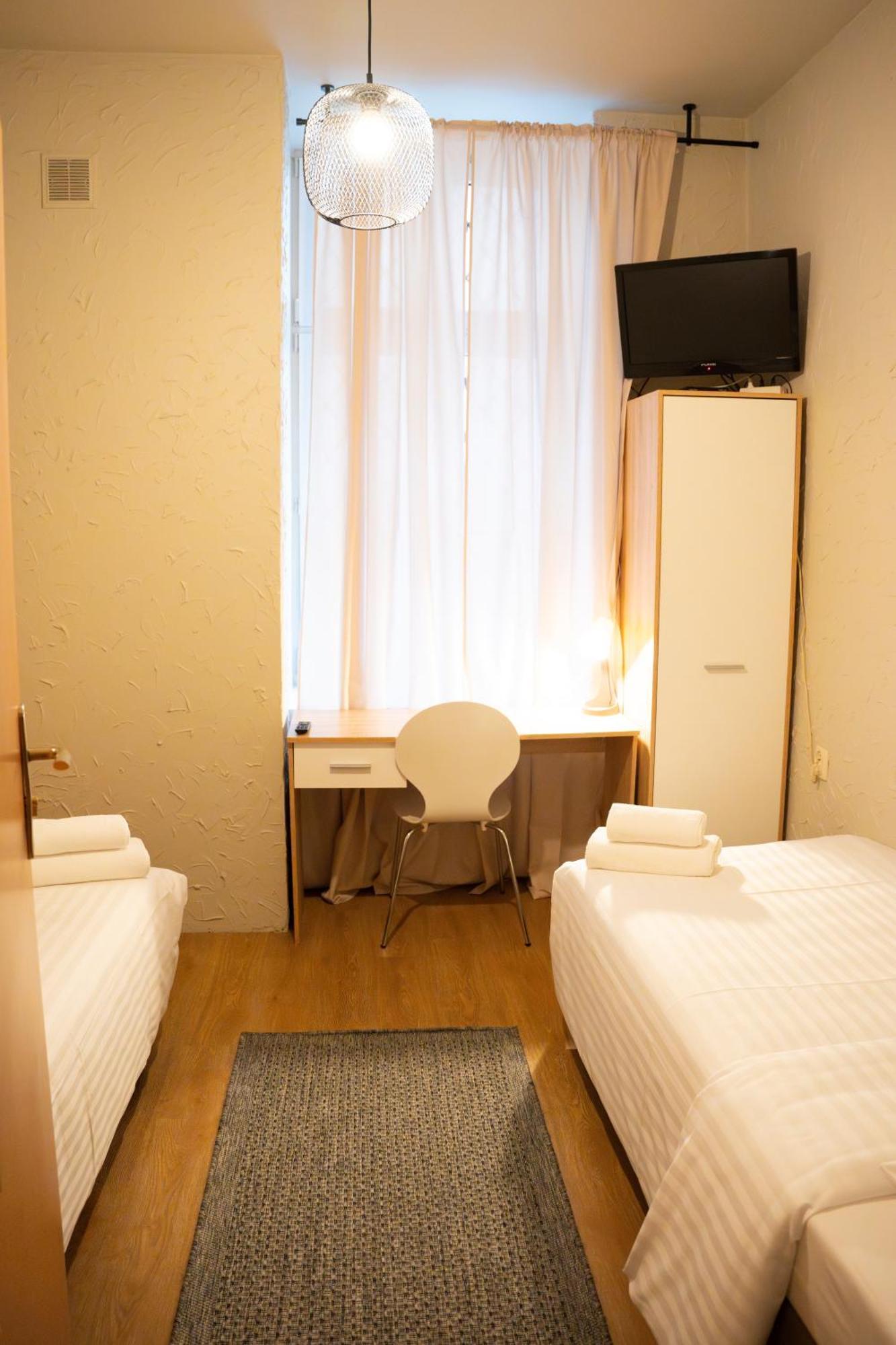Hotelik Relax H360 Лодзь Экстерьер фото