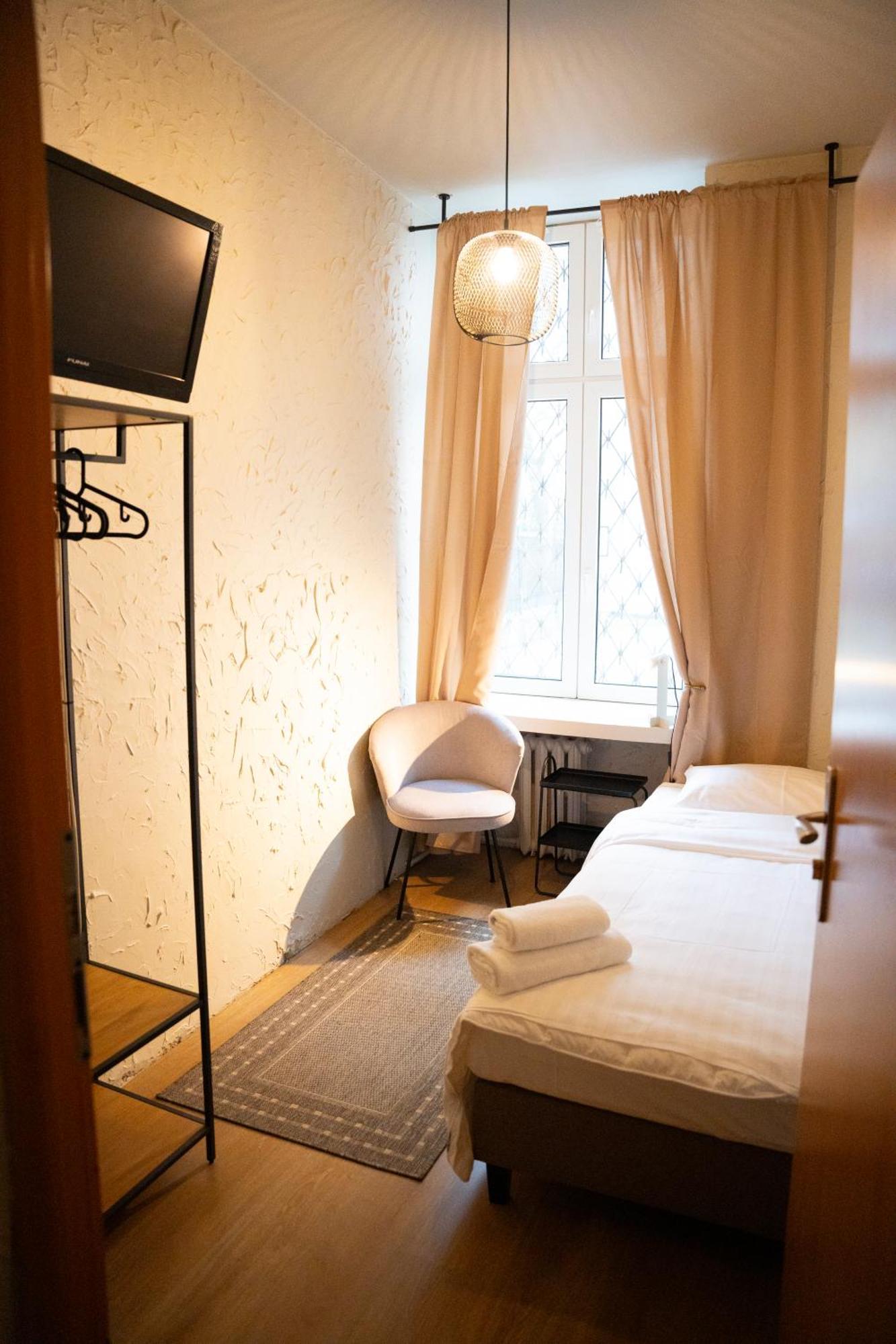 Hotelik Relax H360 Лодзь Экстерьер фото