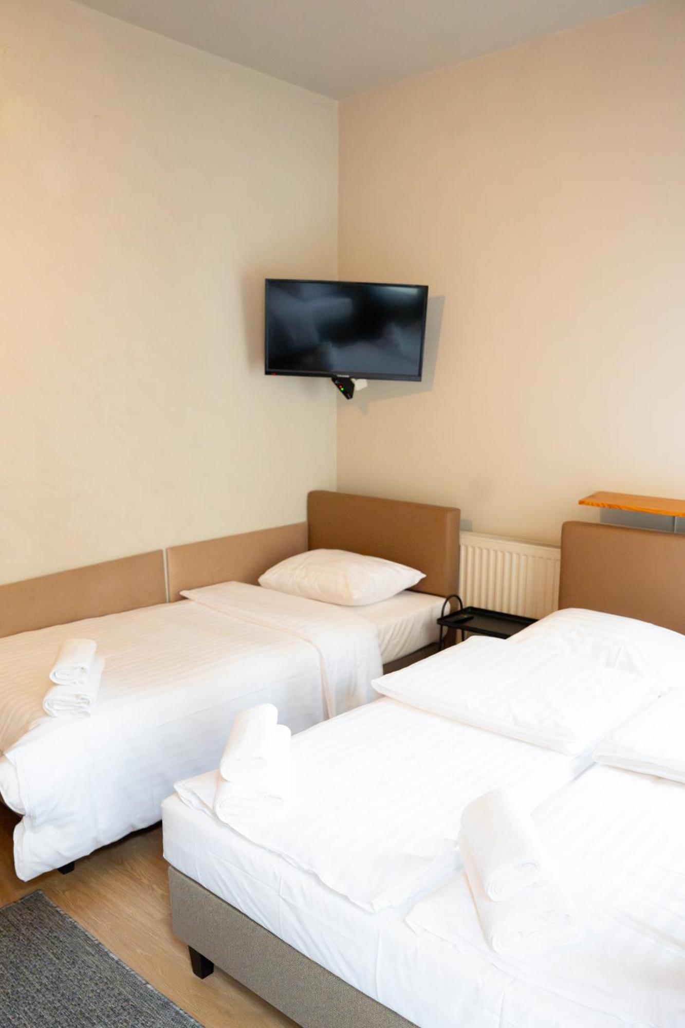 Hotelik Relax H360 Лодзь Экстерьер фото